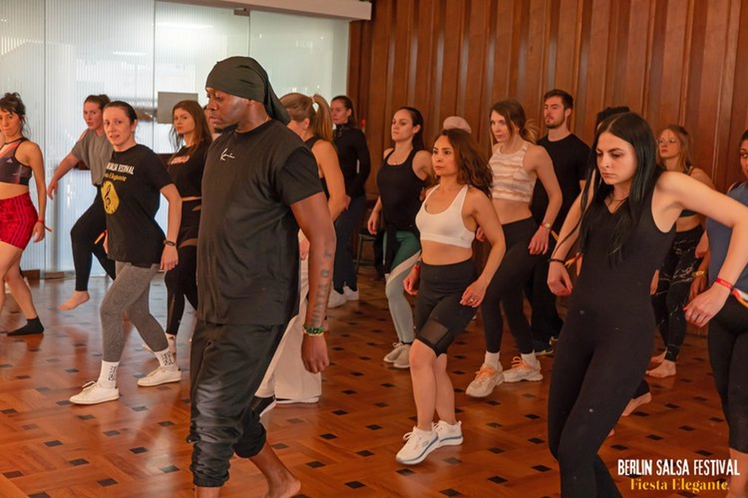 Brizon – Tanzunterricht und Performance – Bewegungstraining 